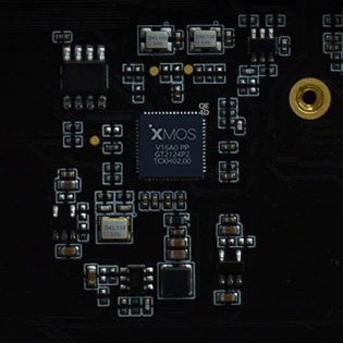 Duálne systémové hodiny a čip XMOS316 pre USB