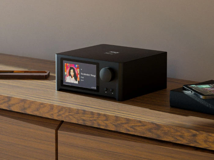 nad-c-700-v2-elegantny-dizajn-kompaktne-sasi - Enigma High Fidelity Audio NAD C 700 V2 elegantné a kompaktné šasi